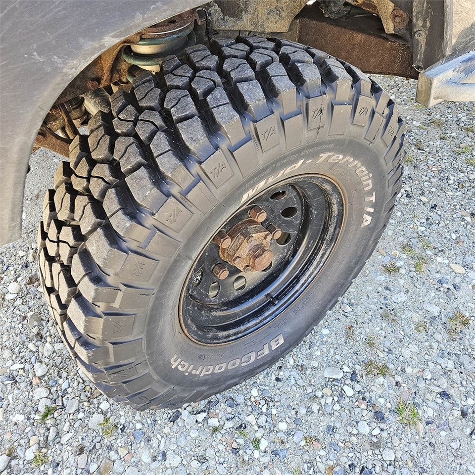 SUV Land Rover Defender 90: foto 46 SUV Land Rover Defender 90: foto 46