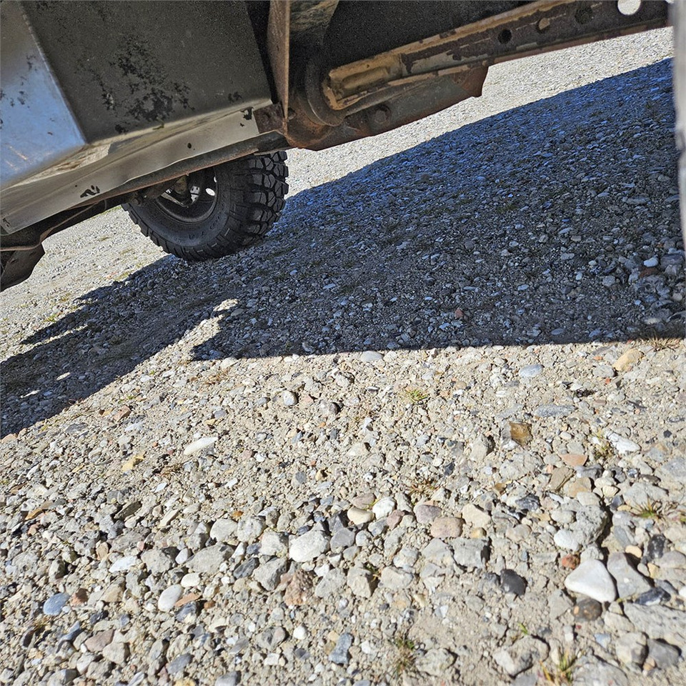 SUV Land Rover Defender 90: foto 35 SUV Land Rover Defender 90: foto 35