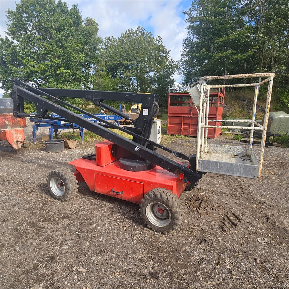 Manitou 100 AE - Krah me çernjerë: foto 1 Manitou 100 AE - Krah me çernjerë: foto 1