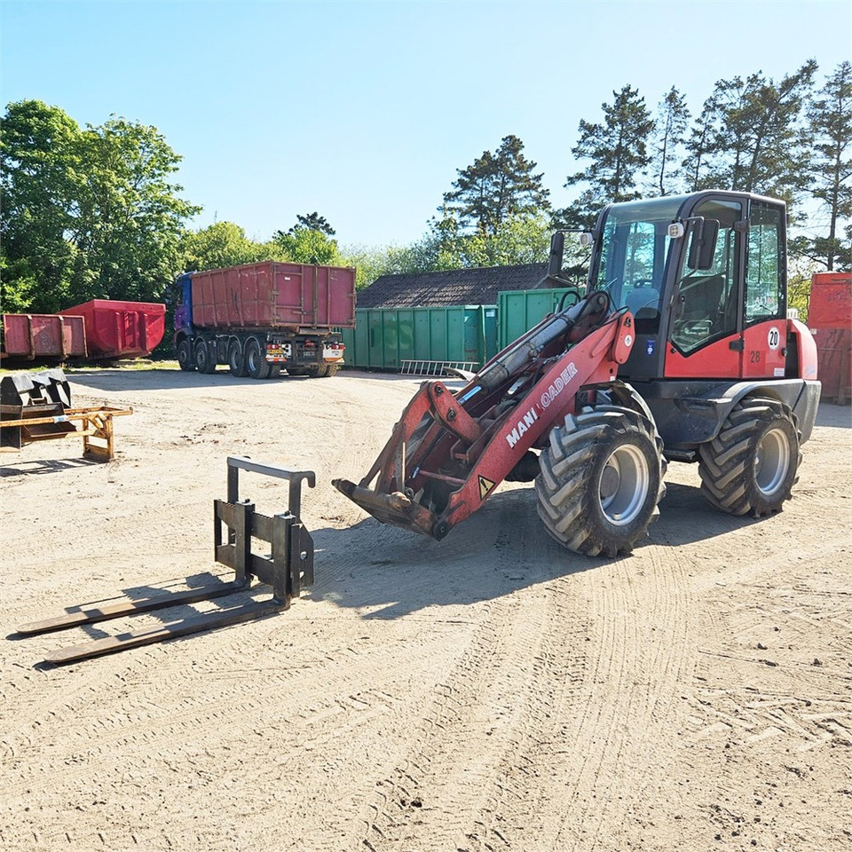 Manitou AL100 - Fadrom me goma: foto 1 Manitou AL100 - Fadrom me goma: foto 1