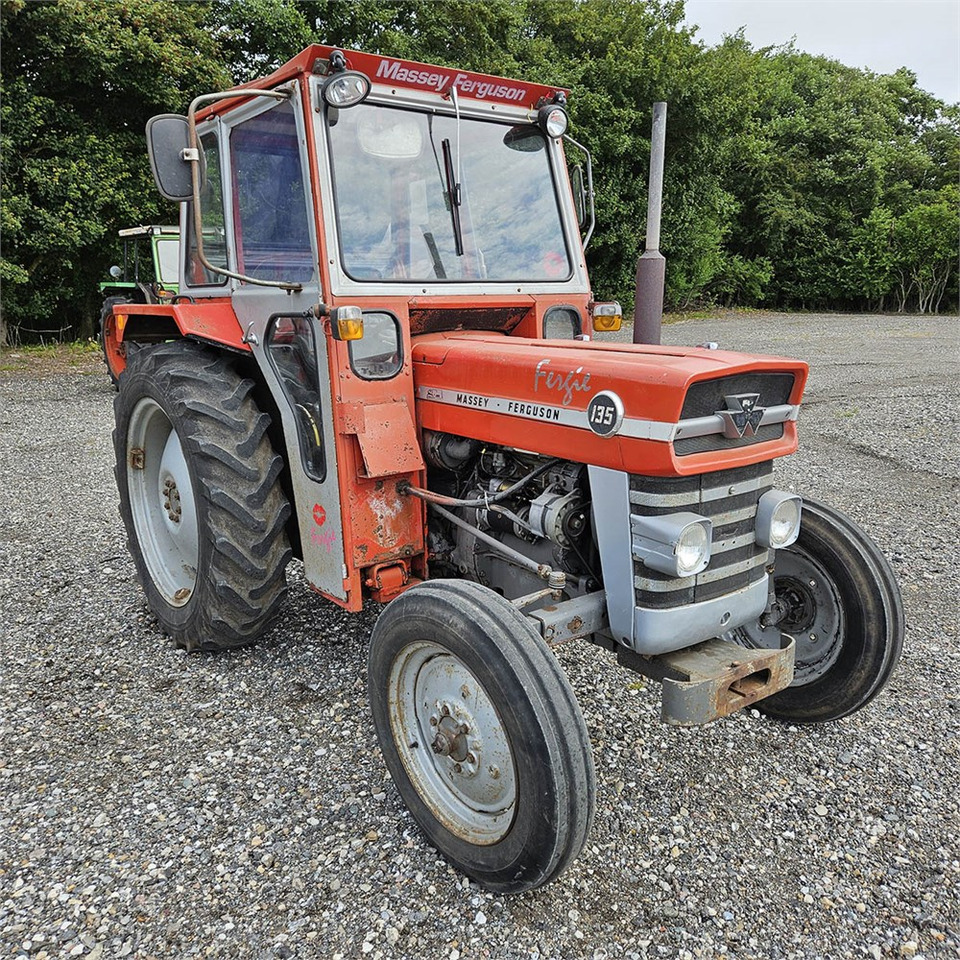 Massey Ferguson MF135 - Traktor: foto 1 Massey Ferguson MF135 - Traktor: foto 1
