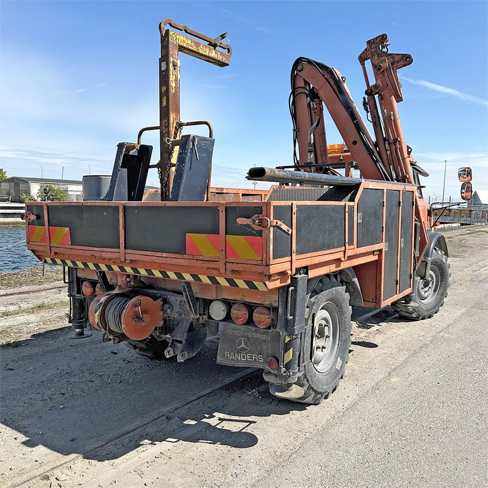 Mercedes Unimog 116 - Kamion me vinç: foto 2 Mercedes Unimog 116 - Kamion me vinç: foto 2