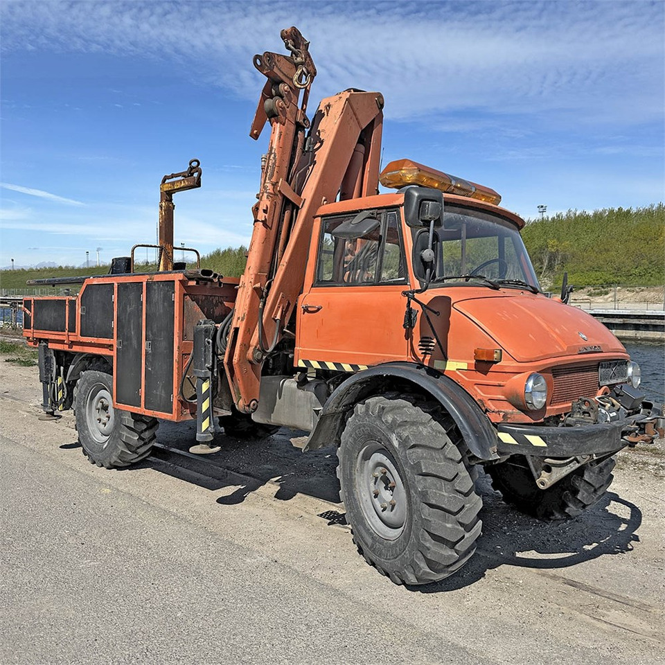 Mercedes Unimog 116 - Kamion me vinç: foto 1 Mercedes Unimog 116 - Kamion me vinç: foto 1