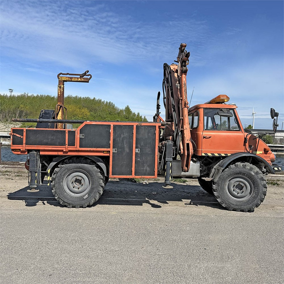 Mercedes Unimog 116 - Kamion me vinç: foto 3 Mercedes Unimog 116 - Kamion me vinç: foto 3