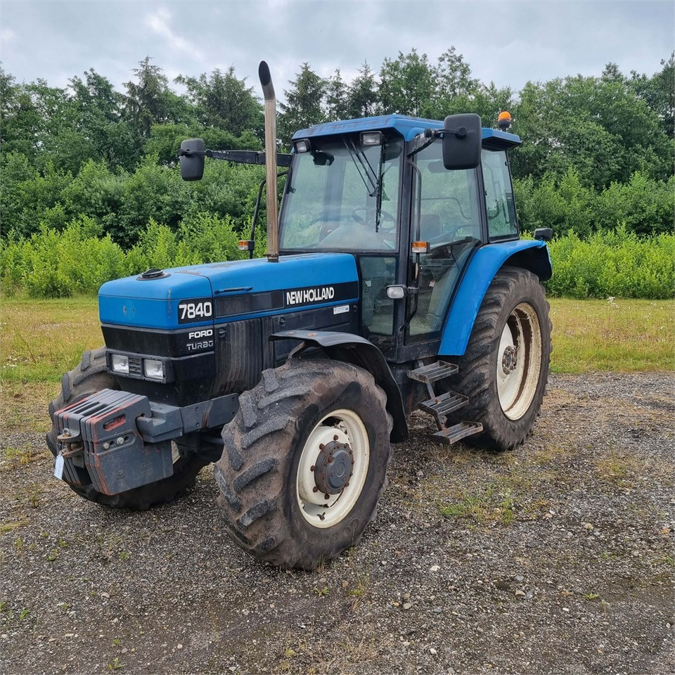 New Holland 7840 - Traktor: foto 1 New Holland 7840 - Traktor: foto 1