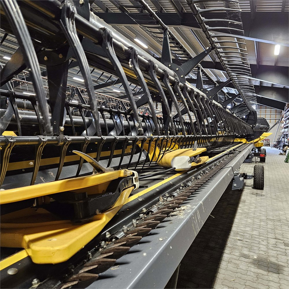 New Holland CT14 - Makinë korrëse: foto 3 New Holland CT14 - Makinë korrëse: foto 3