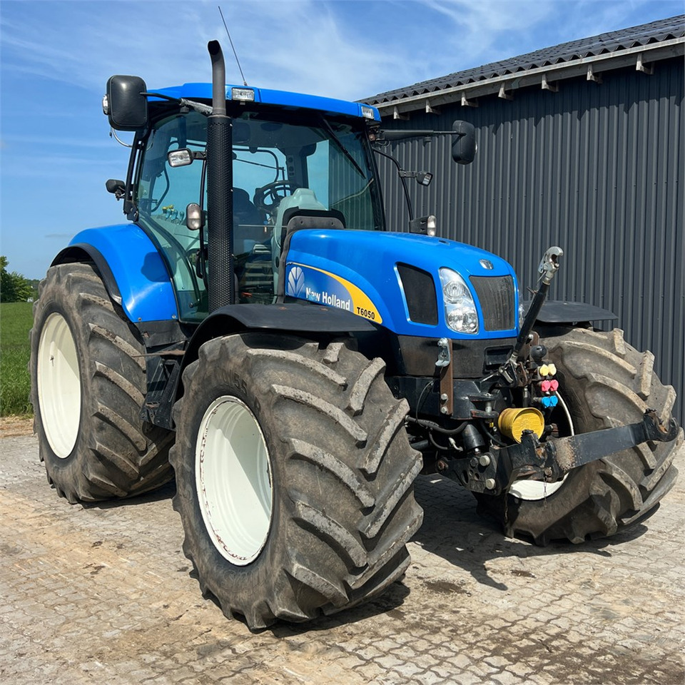 New Holland T6050 - Traktor: foto 1 New Holland T6050 - Traktor: foto 1