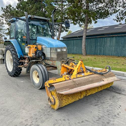 New Holland TS90 - Traktor: foto 1 New Holland TS90 - Traktor: foto 1