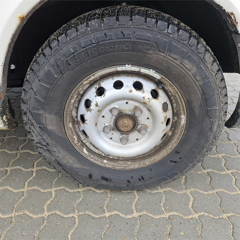 Platformë ajrore e montuar në kamion Omme 1750 ETZJ: foto 36