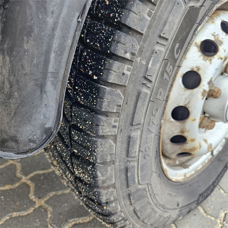 Platformë ajrore e montuar në kamion Omme 1750 ETZJ: foto 35