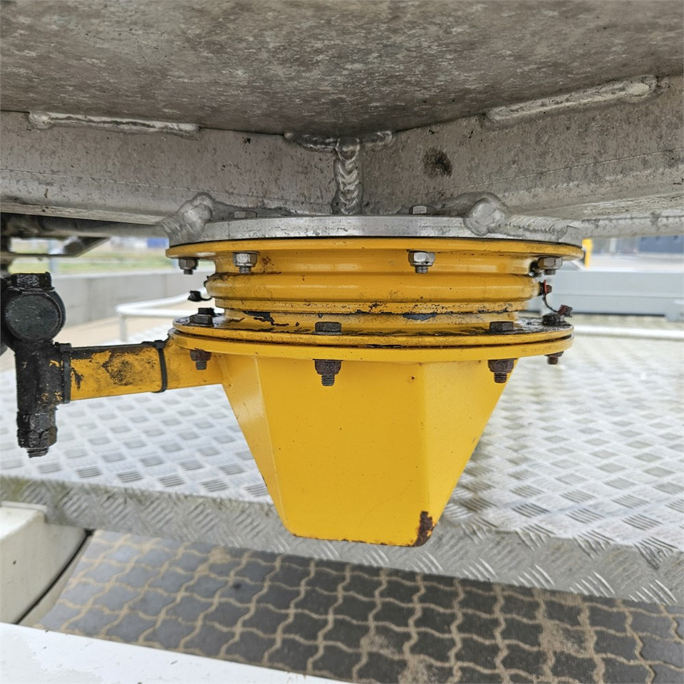 Platformë ajrore e montuar në kamion Omme 1750 ETZJ: foto 28