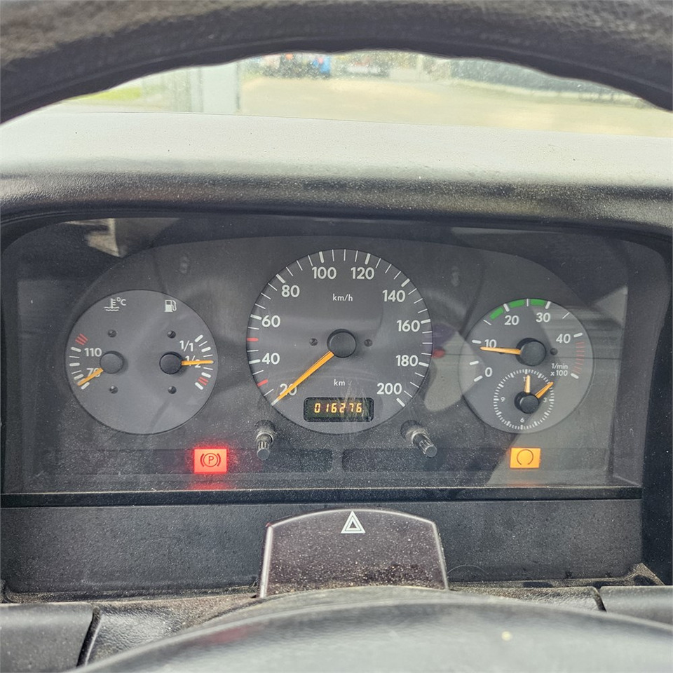 Platformë ajrore e montuar në kamion Omme 1750 ETZJ: foto 11