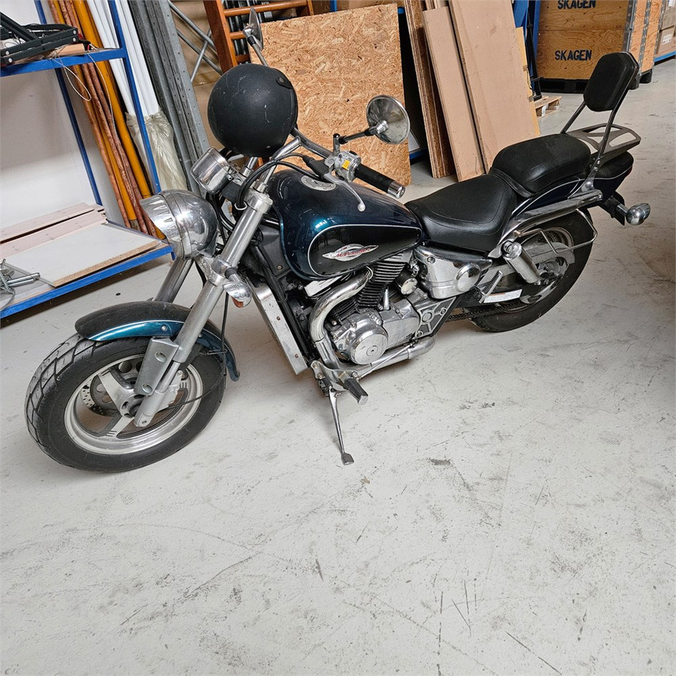 Suzuki Marauder VZ 800 - Motoçikleta: foto 1 Suzuki Marauder VZ 800 - Motoçikleta: foto 1
