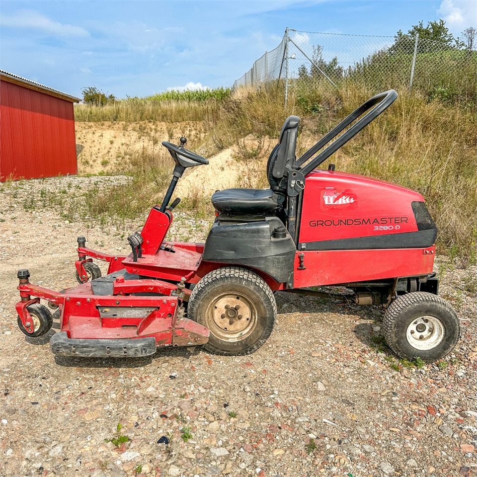 Toro Groundsmaster 3280 D - Korrëse bari i kopshtit: foto 4 Toro Groundsmaster 3280 D - Korrëse bari i kopshtit: foto 4