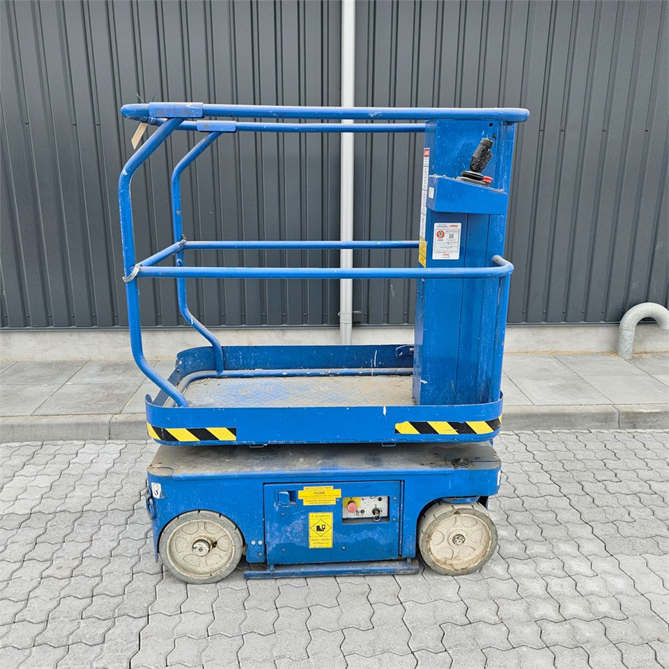 UpRight TM12 - Ngritës me direk vertikal: foto 1 UpRight TM12 - Ngritës me direk vertikal: foto 1