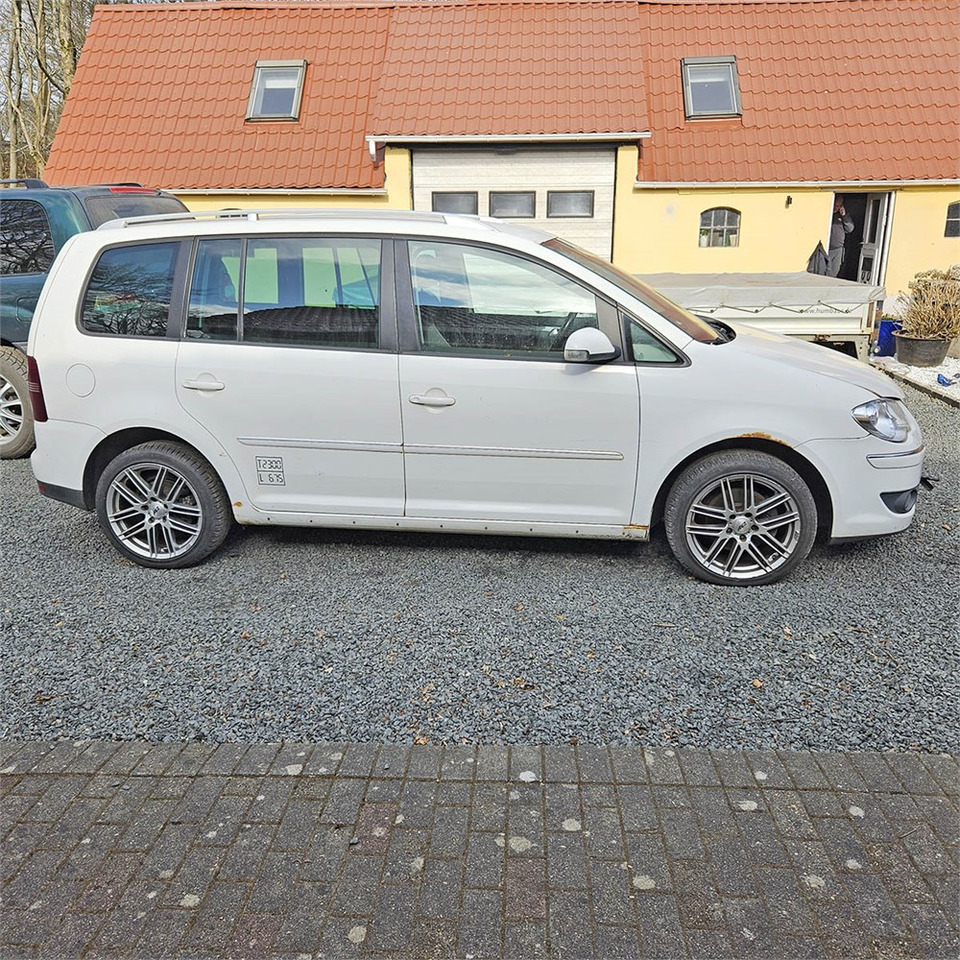 VW Touran Van 2,0 tdi automatisk - Veturë: foto 2 VW Touran Van 2,0 tdi automatisk - Veturë: foto 2