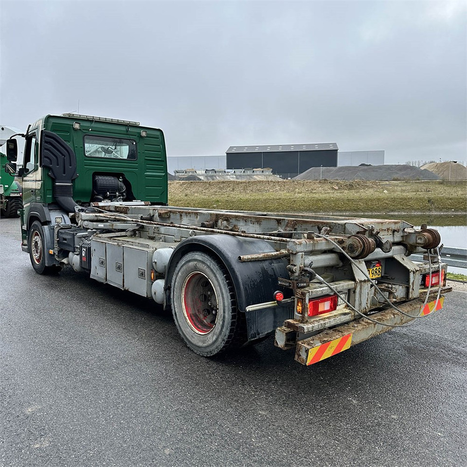Volvo FM-330 - Kamion me sistem kabllor: foto 4 Volvo FM-330 - Kamion me sistem kabllor: foto 4