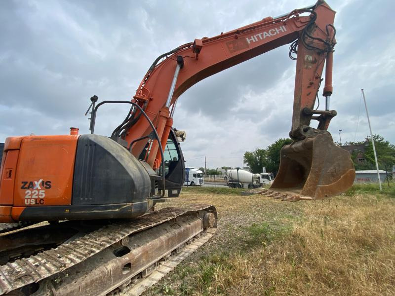 Hitachi ZX225USLC-3 - Ekskavator me zinxhirë: foto 3 Hitachi ZX225USLC-3 - Ekskavator me zinxhirë: foto 3