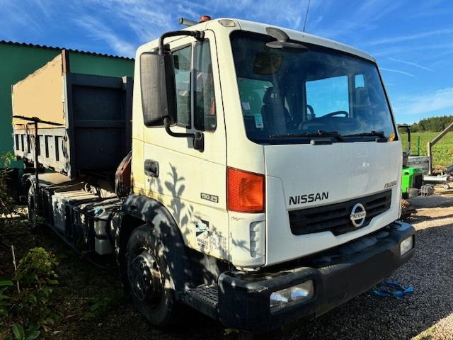 Nissan ATLEON 150.25 - Kamion vetëngarkues, Kamion me vinç: foto 2 Nissan ATLEON 150.25 - Kamion vetëngarkues, Kamion me vinç: foto 2