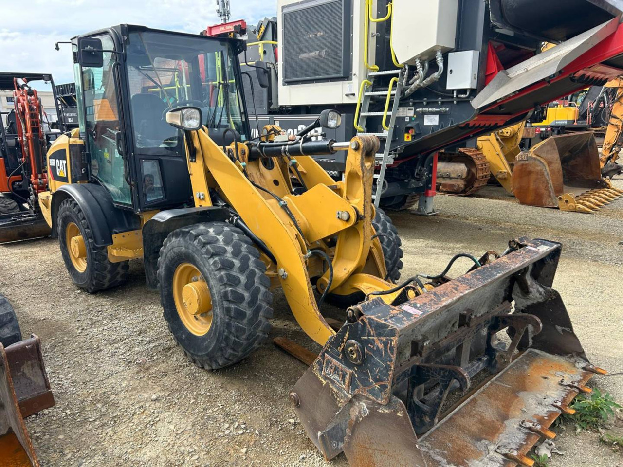 CAT 906M - Fadrom me goma: foto 2 CAT 906M - Fadrom me goma: foto 2