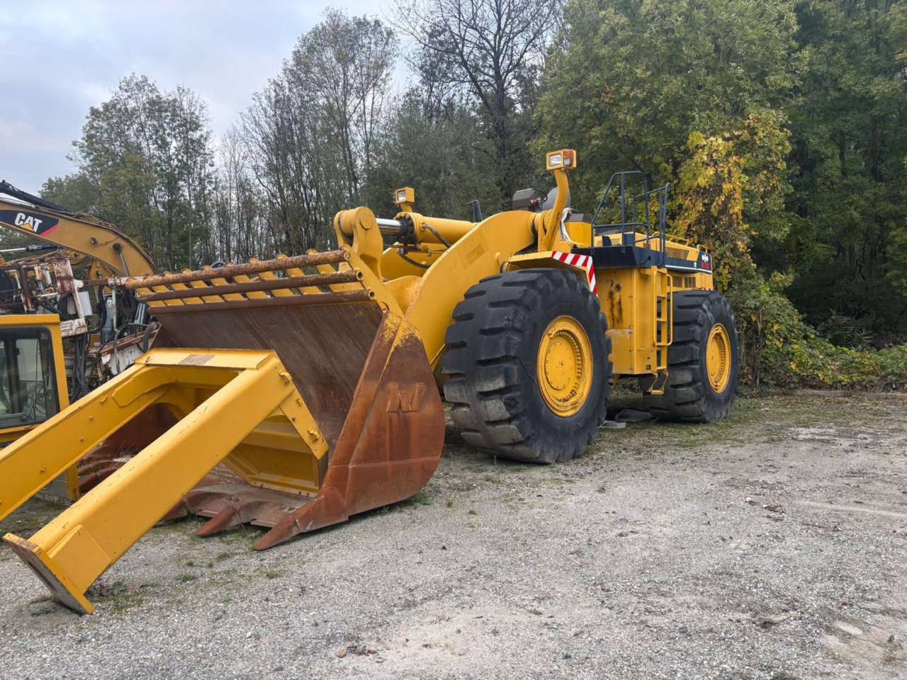 KOMATSU WA700 - Fadrom me goma: foto 1 KOMATSU WA700 - Fadrom me goma: foto 1