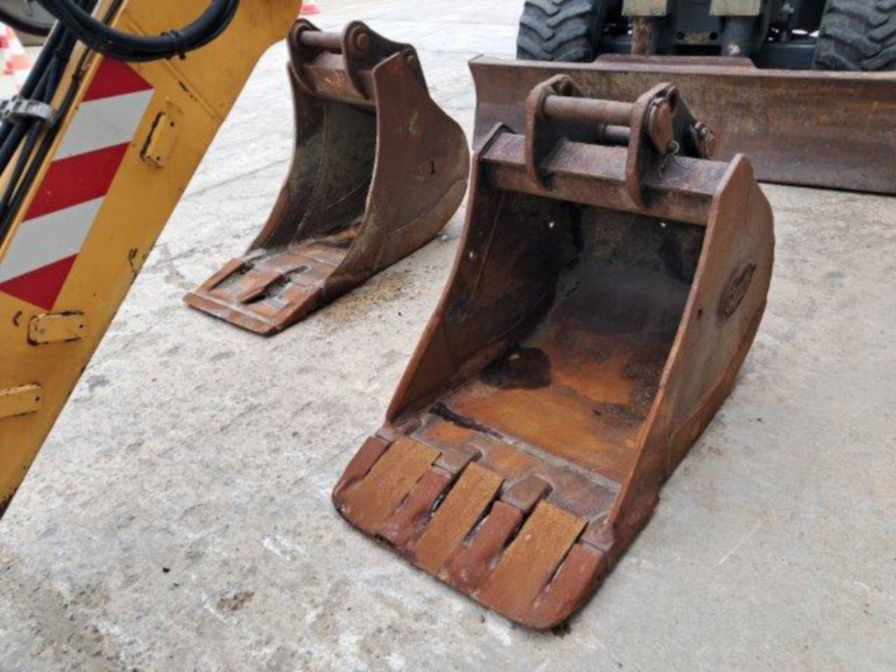 Ekskavator me goma LIEBHERR A914: foto 8