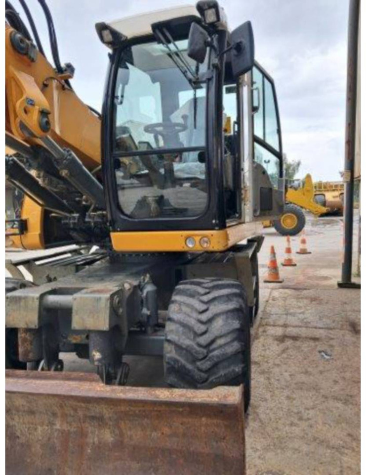 Ekskavator me goma LIEBHERR A914: foto 12