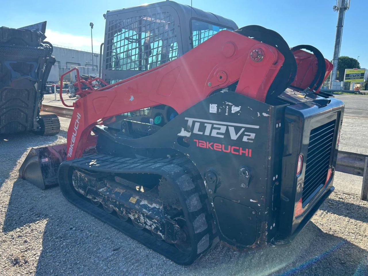 TAKEUCHI MFG. CO. LTD. TL12 - Fadrom me zinxhir: foto 4 TAKEUCHI MFG. CO. LTD. TL12 - Fadrom me zinxhir: foto 4