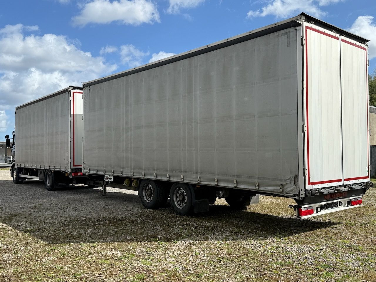 Scania G410 /4x2/Pritsche-Plane mit durchladbarem Anh. - Kamion me tendë: foto 3 Scania G410 /4x2/Pritsche-Plane mit durchladbarem Anh. - Kamion me tendë: foto 3
