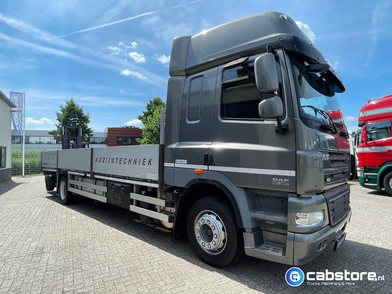 DAF CF 85 .360 4x2 Euro 5 - Open laadbak - Bouwjaar 2012 - Kooi-aap meeneemheftruck - Kamion me karroceri të hapur: foto 2 DAF CF 85 .360 4x2 Euro 5 - Open laadbak - Bouwjaar 2012 - Kooi-aap meeneemheftruck - Kamion me karroceri të hapur: foto 2