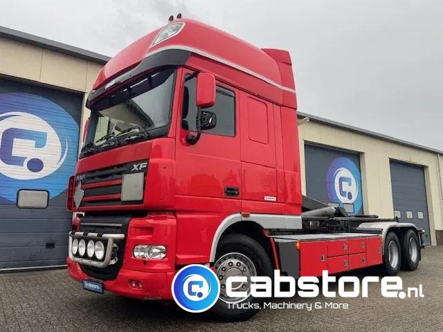 DAF XF 105 .460 FAS Euro 5 - 25 ton's Haakarmsysteem - Hooklift - Abrolkipper - Year 2006 - ANALOG TACHO - Kamion vetëngarkues: foto 1 DAF XF 105 .460 FAS Euro 5 - 25 ton's Haakarmsysteem - Hooklift - Abrolkipper - Year 2006 - ANALOG TACHO - Kamion vetëngarkues: foto 1