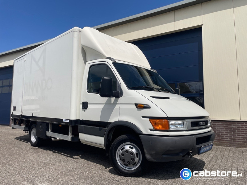 Iveco 40C 40C12 EURO 3 4x2 Bakwagen Euro 3 - Bouwjaar 2003 - APK tot 10-05-2026 -Handgeschakelde versnellingsbak - Kamioncine me kontinier: foto 1 Iveco 40C 40C12 EURO 3 4x2 Bakwagen Euro 3 - Bouwjaar 2003 - APK tot 10-05-2026 -Handgeschakelde versnellingsbak - Kamioncine me kontinier: foto 1