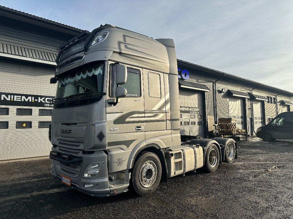 DAF XF 530 - Gjysmë-kamion: foto 1 DAF XF 530 - Gjysmë-kamion: foto 1