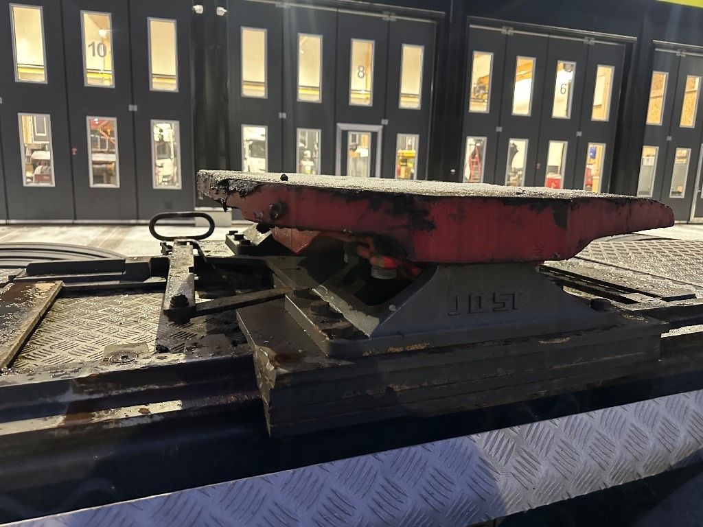 Volvo FH16 600 8x4*4 - Gjysmë-kamion: foto 5 Volvo FH16 600 8x4*4 - Gjysmë-kamion: foto 5