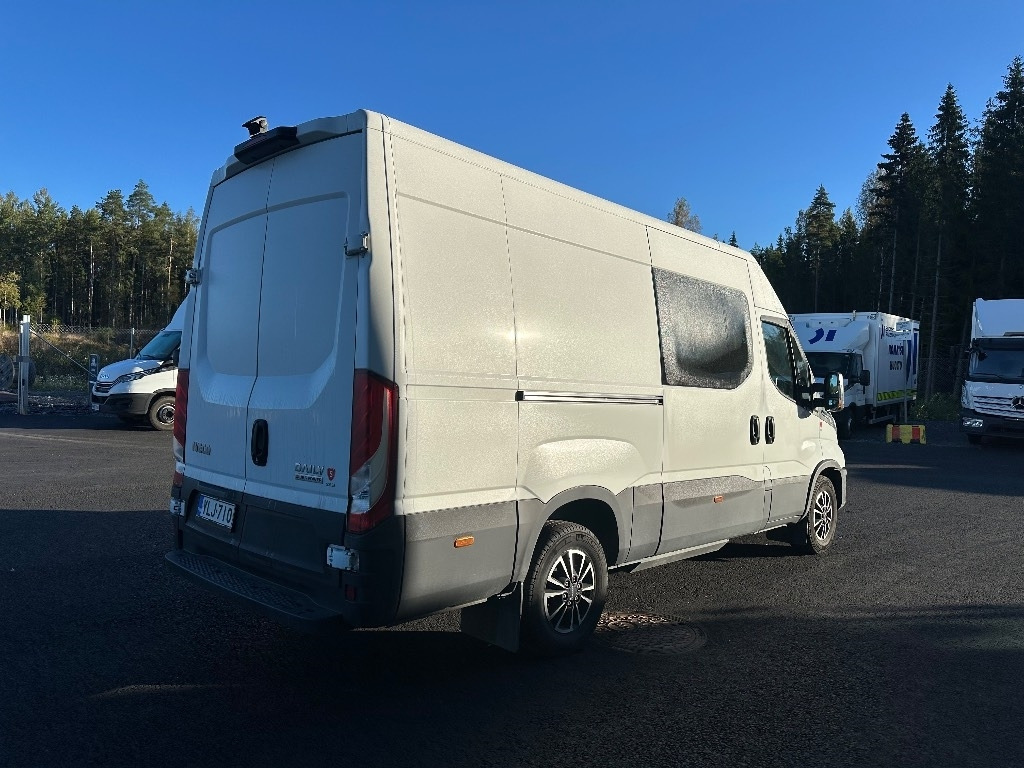 Iveco Daily 35S14 CNG A8 Huom! 6hlö PAKETTIAUTO - Furgon: foto 4 Iveco Daily 35S14 CNG A8 Huom! 6hlö PAKETTIAUTO - Furgon: foto 4