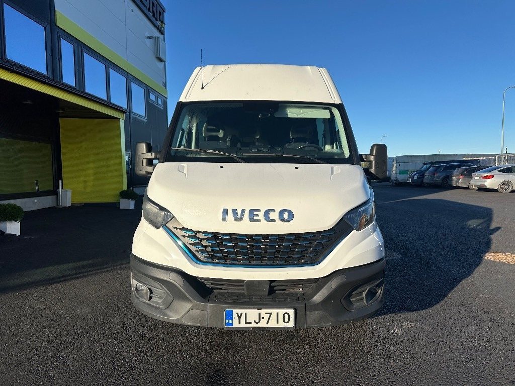 Iveco Daily 35S14 CNG A8 Huom! 6hlö PAKETTIAUTO - Furgon: foto 2 Iveco Daily 35S14 CNG A8 Huom! 6hlö PAKETTIAUTO - Furgon: foto 2