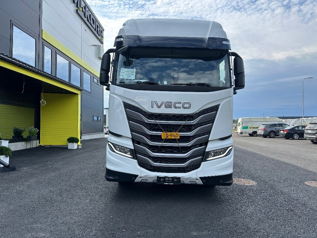 Iveco S-Way AS26S50 NP 2xLNG 6x2*4 - Kamion kabinë-shasi: foto 2 Iveco S-Way AS26S50 NP 2xLNG 6x2*4 - Kamion kabinë-shasi: foto 2
