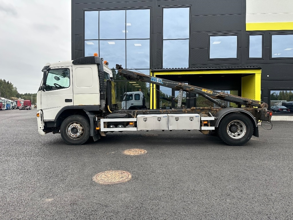 Volvo FM9 4x2 vaijerilaitteilla - Fadromë ngarkuese: foto 5 Volvo FM9 4x2 vaijerilaitteilla - Fadromë ngarkuese: foto 5