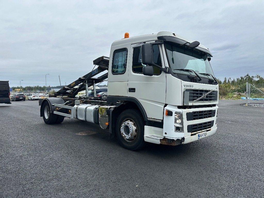 Volvo FM9 4x2 vaijerilaitteilla - Fadromë ngarkuese: foto 3 Volvo FM9 4x2 vaijerilaitteilla - Fadromë ngarkuese: foto 3