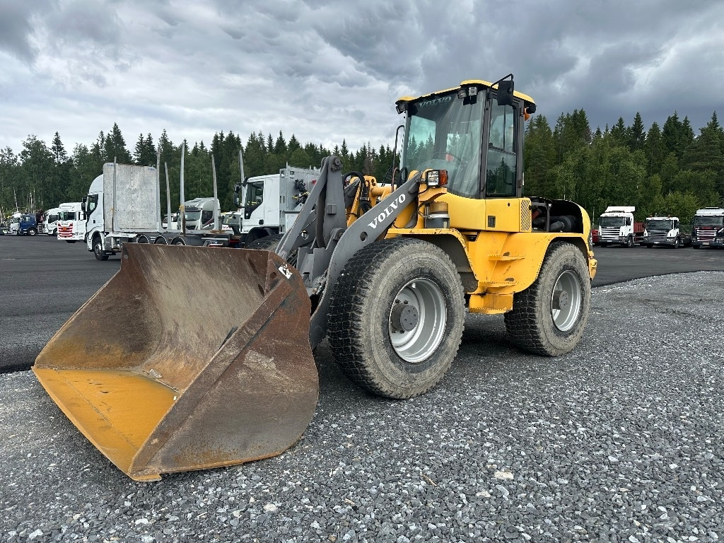 Volvo L45B 4X4 /245 - Fadrom me goma: foto 1 Volvo L45B 4X4 /245 - Fadrom me goma: foto 1