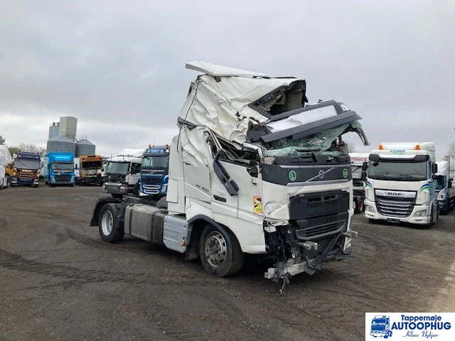 Volvo FH460 4X2 Skadet - Gjysmë-kamion: foto 2 Volvo FH460 4X2 Skadet - Gjysmë-kamion: foto 2