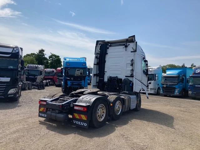 Volvo FH460 6X2 - Gjysmë-kamion: foto 3 Volvo FH460 6X2 - Gjysmë-kamion: foto 3