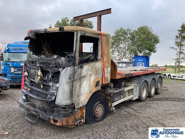 Scania R580XT 8X4 tridem - Kamion vetëshkarkues: foto 2 Scania R580XT 8X4 tridem - Kamion vetëshkarkues: foto 2