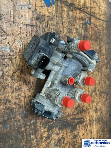 Scania Trailer control module – Scania 2199282 - Sistemi elektrik për Kamioni: foto 2 Scania Trailer control module – Scania 2199282 - Sistemi elektrik për Kamioni: foto 2