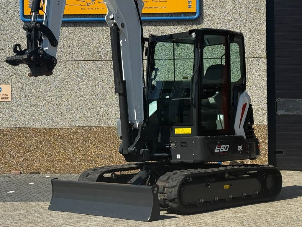 Bobcat E60 R2, 2024, 54 hours!! - Miniekskavator: foto 3 Bobcat E60 R2, 2024, 54 hours!! - Miniekskavator: foto 3