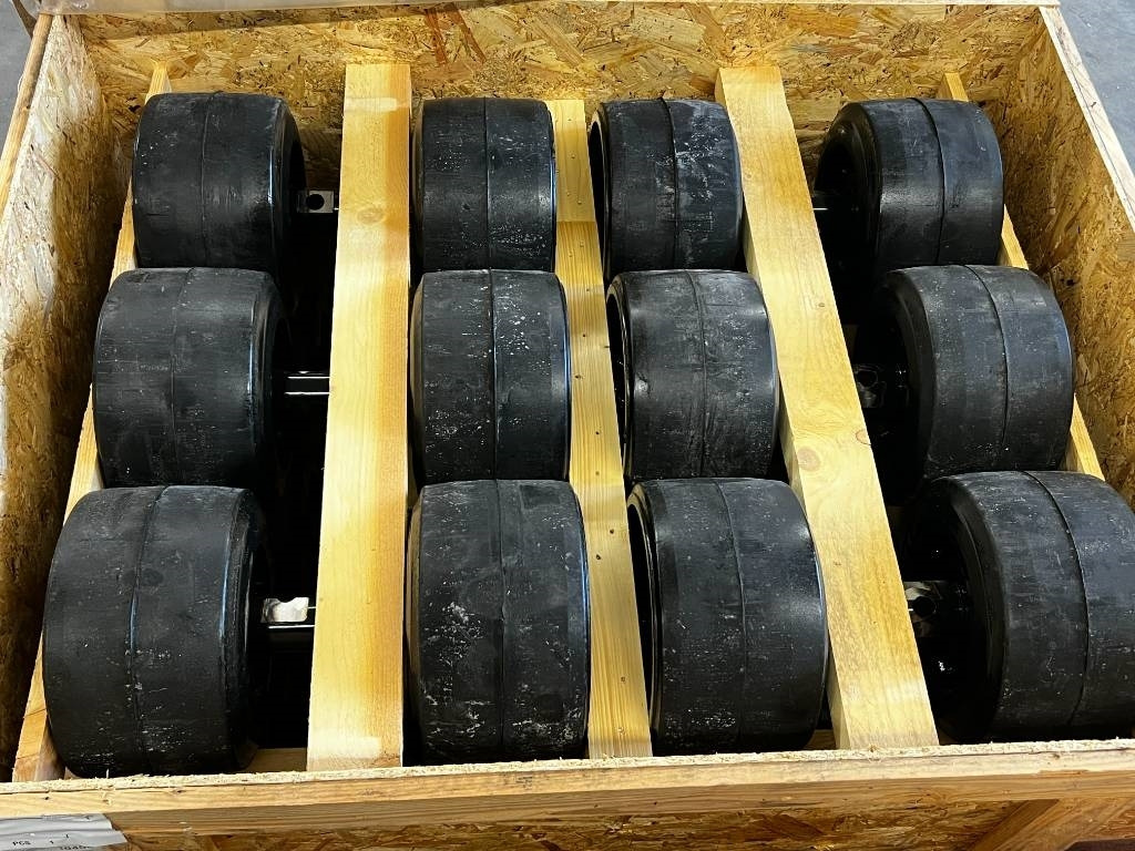 CNH Track rollers for tracks - CNH - Quadtrac/Steiger - Gomë për Makineri bujqësore: foto 2 CNH Track rollers for tracks - CNH - Quadtrac/Steiger - Gomë për Makineri bujqësore: foto 2