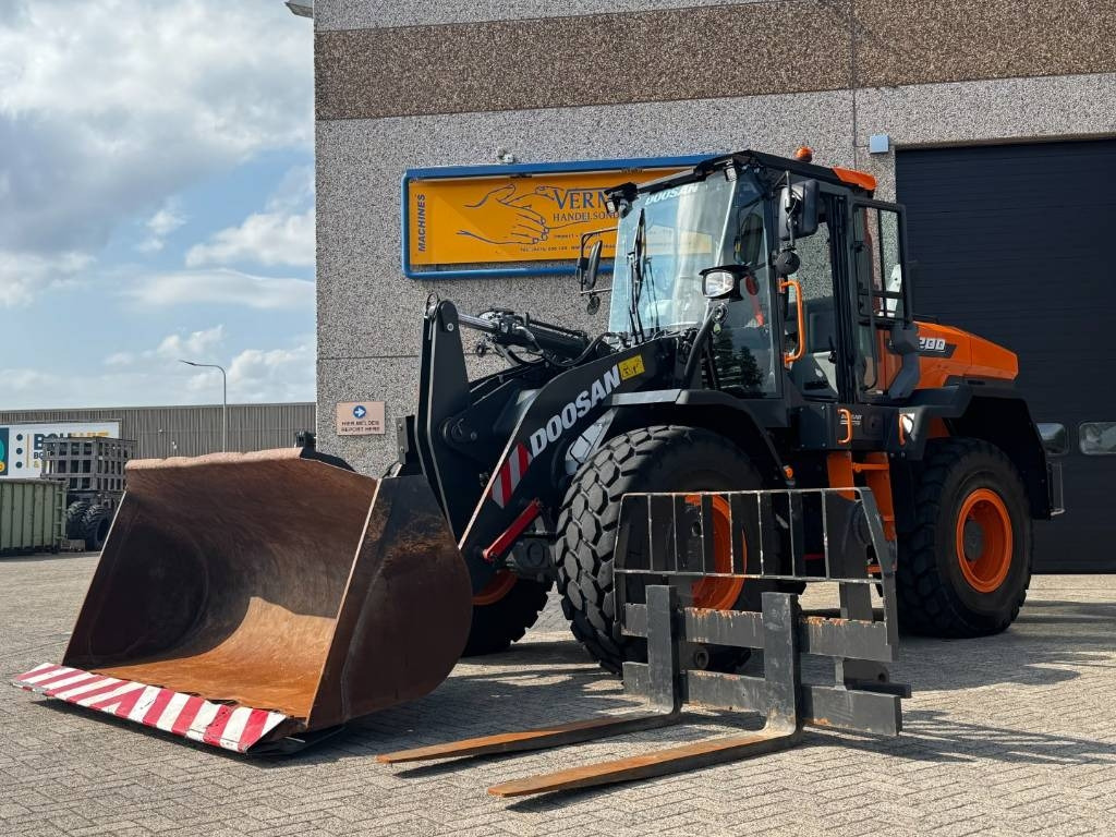 Doosan DEVELON/DOOSAN DL200-7, central lubrication, 2022 - Ekskavator me goma: foto 1 Doosan DEVELON/DOOSAN DL200-7, central lubrication, 2022 - Ekskavator me goma: foto 1