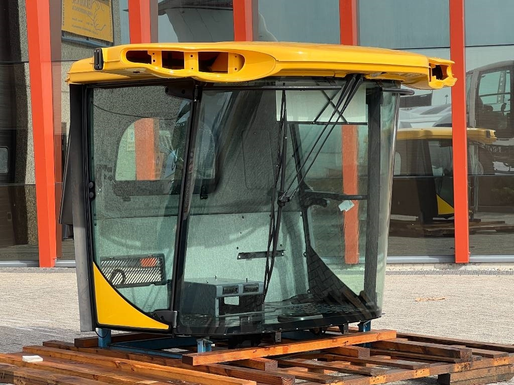 New Holland Cabine - New Holland CR8070, CR8080, CR9070, CR908 - Kokë e makinës korrëse: foto 4 New Holland Cabine - New Holland CR8070, CR8080, CR9070, CR908 - Kokë e makinës korrëse: foto 4