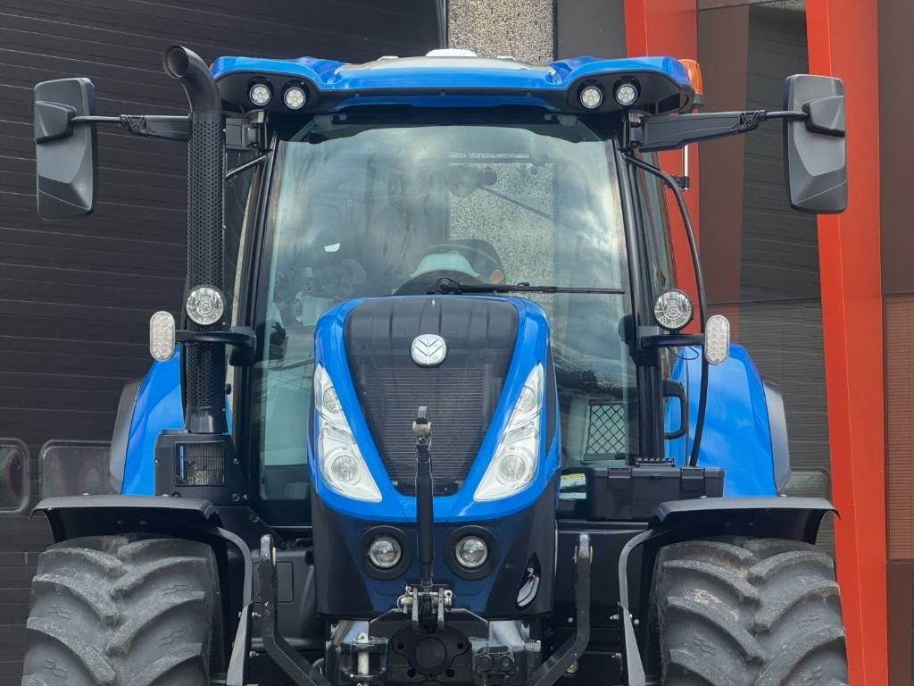 New Holland T7.225AC, frontlinkage, airbrakes, 50k, 2023!! - Traktor: foto 5 New Holland T7.225AC, frontlinkage, airbrakes, 50k, 2023!! - Traktor: foto 5