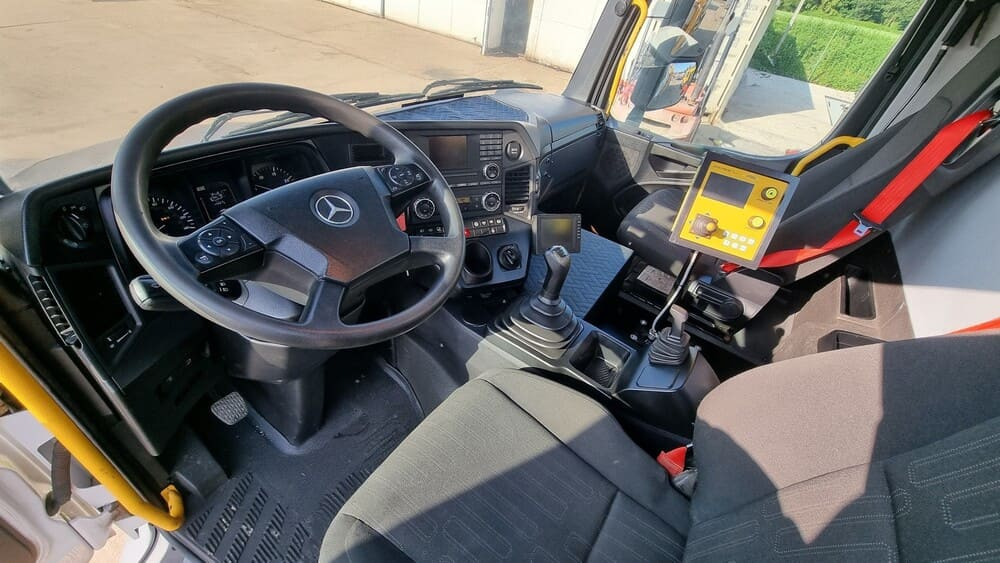 MERCEDES-BENZ AROCS 3243 8x4 | Euro 6 | Piaskarko Solarka Econ 12m³ - Makinë për heqjen e borës: foto 3 MERCEDES-BENZ AROCS 3243 8x4 | Euro 6 | Piaskarko Solarka Econ 12m³ - Makinë për heqjen e borës: foto 3